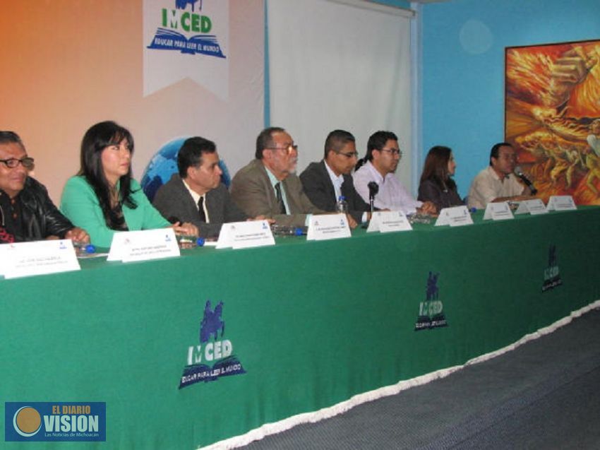Director del IMCED se reúne con estudiantes 