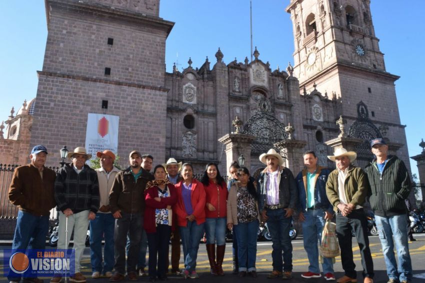 Desde hace años Claudia Lázaro esta comprometida con las tenencias : Habitantes