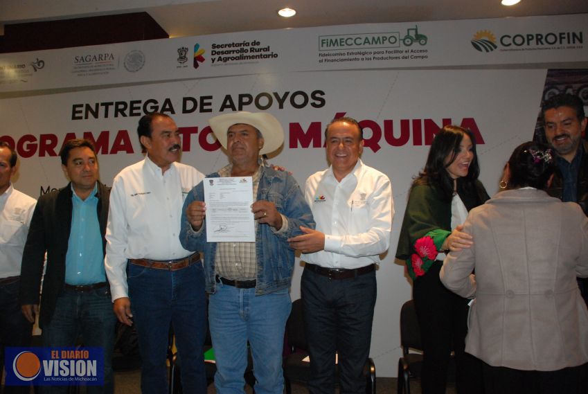 Michoacán, A Toda Máquina llega a mil 201 tractores autorizados