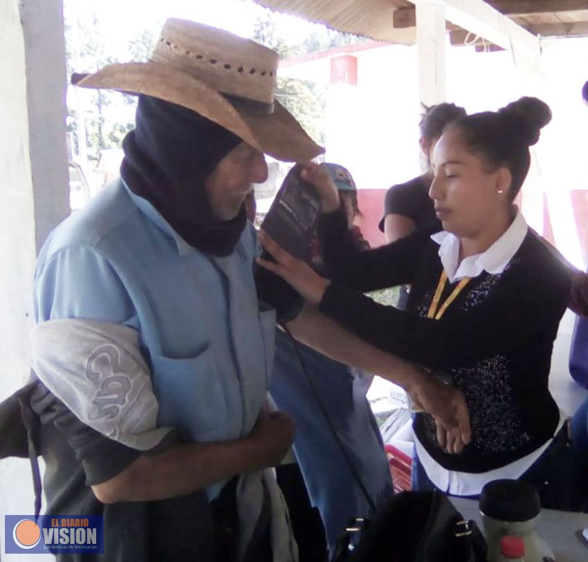 Brindan autoridades, medidas de prevención en Caravanas de Salud