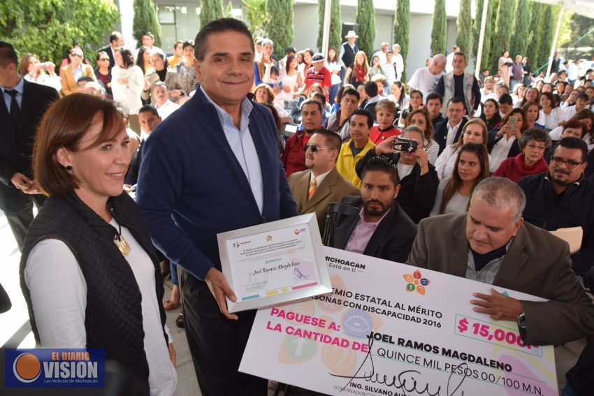 Publican ganadores del Premio al Mérito para Personas con Discapacidad 2017