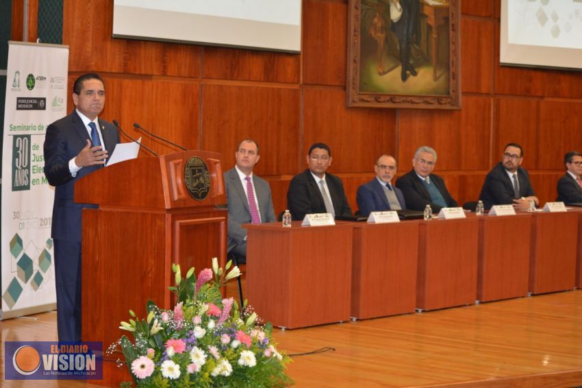 Democracia, única forma de encauzar nuestra vida como sociedad: Silvano Aureoles