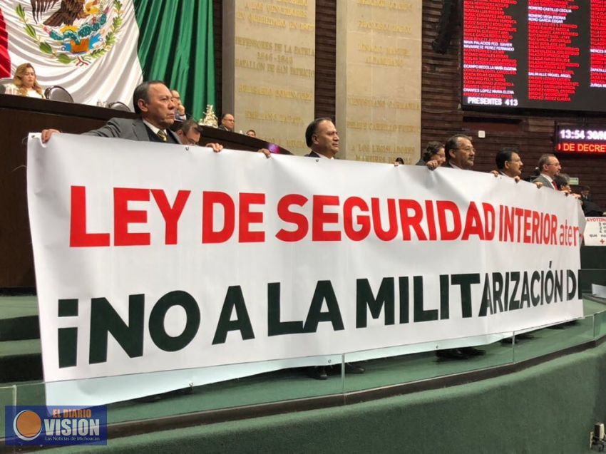 Error histórico mantener presencia militar de forma permanente en el país: Zambrano