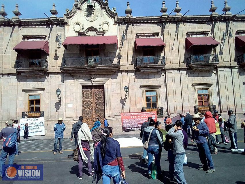 Agremiados del SITUIM se manifiestan en Morelia