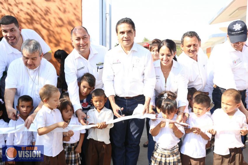 Rehabilitadas, 11 escuelas de La Ruana con más de 22 mdp: Silvano Aureoles