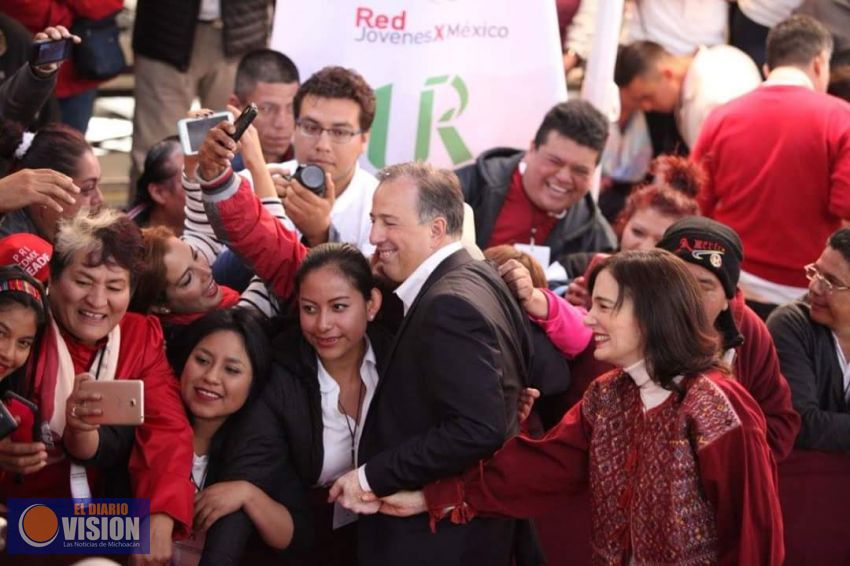 Meade llega al PRI para registrarse como precandidato 