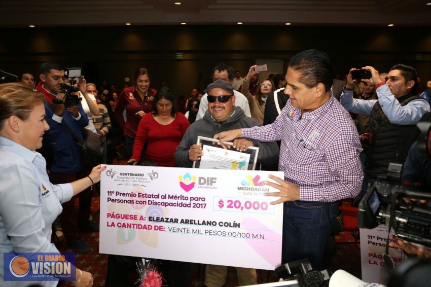 Llama Gobernador a romper barreras sociales e incluir a personas con discapacidad 