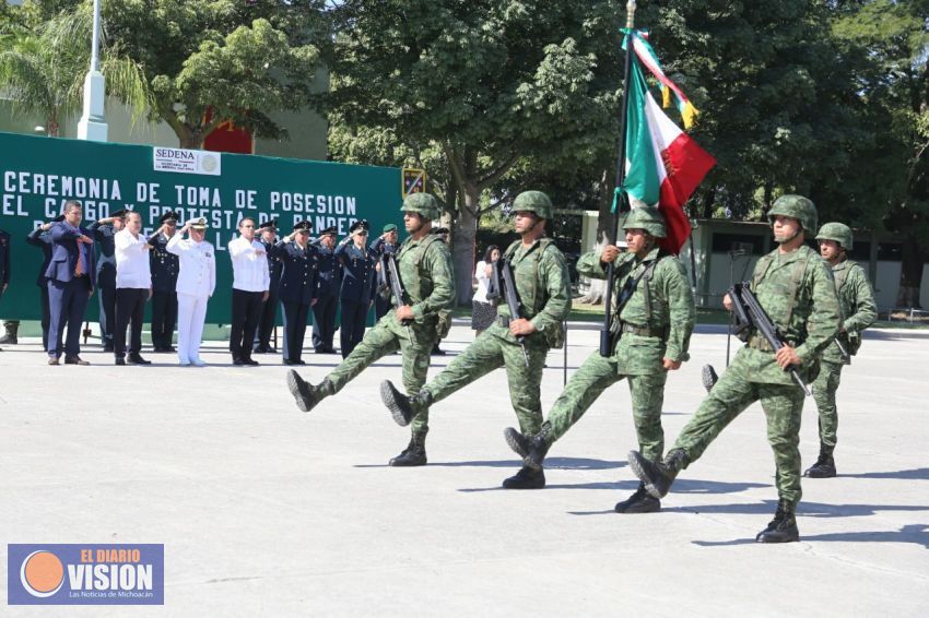 Asiste Gobernador a toma de protesta del nuevo comandante de la 43 Zona Militar