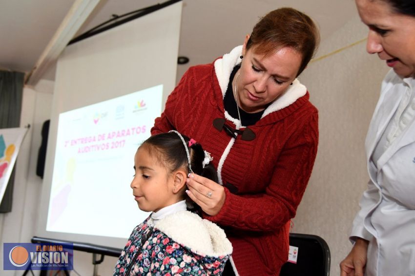   Entrega DIF Michoacán aparatos auditivos a 423 personas
