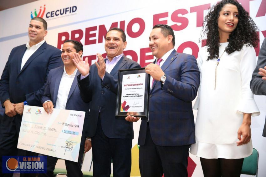 Entrega Silvano Aureoles Premio Estatal al Mérito Deportivo 2017