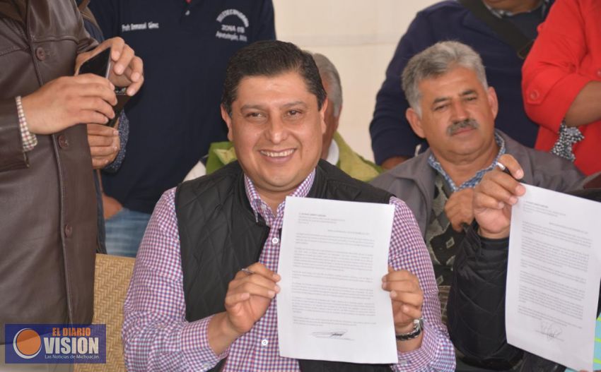 Nacho Campos firma oficialmente su renuncia al PRD 