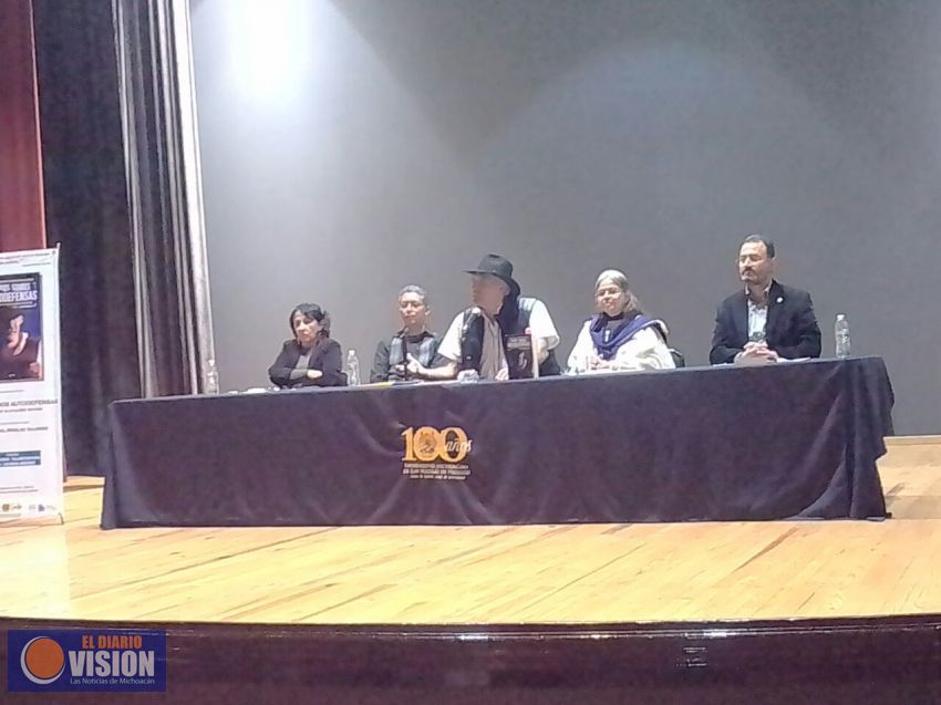 Presentan el libro 