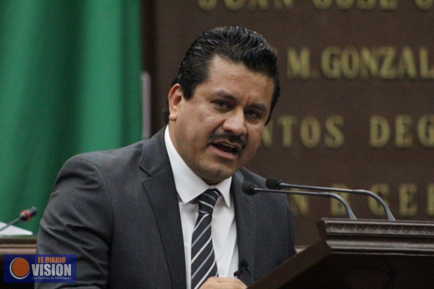 Necesario mejorar las condiciones de los trabajadores de salud: Roberto Carlos 