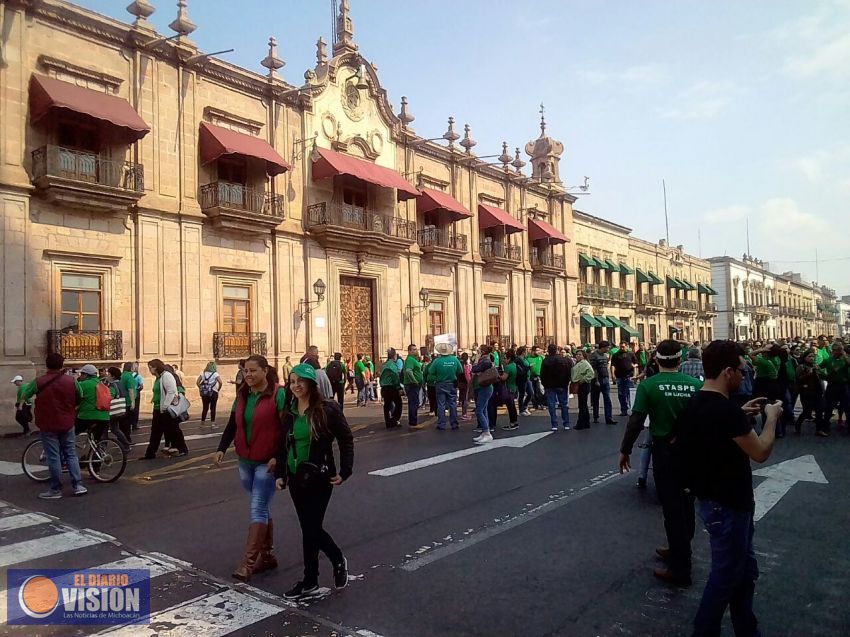 STASPE se Manifiesta en Palacio de Gobierno