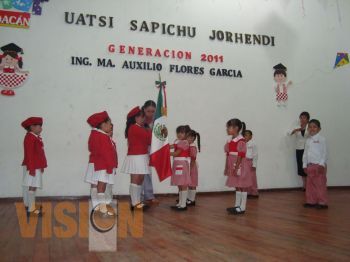Egresa la primera generación del Cendi Apatzingán