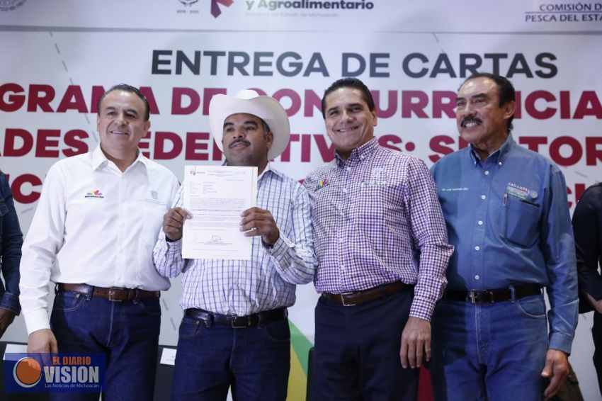 Entregan Gobernador y Sagarpa casi 58 mdp en apoyos para el campo