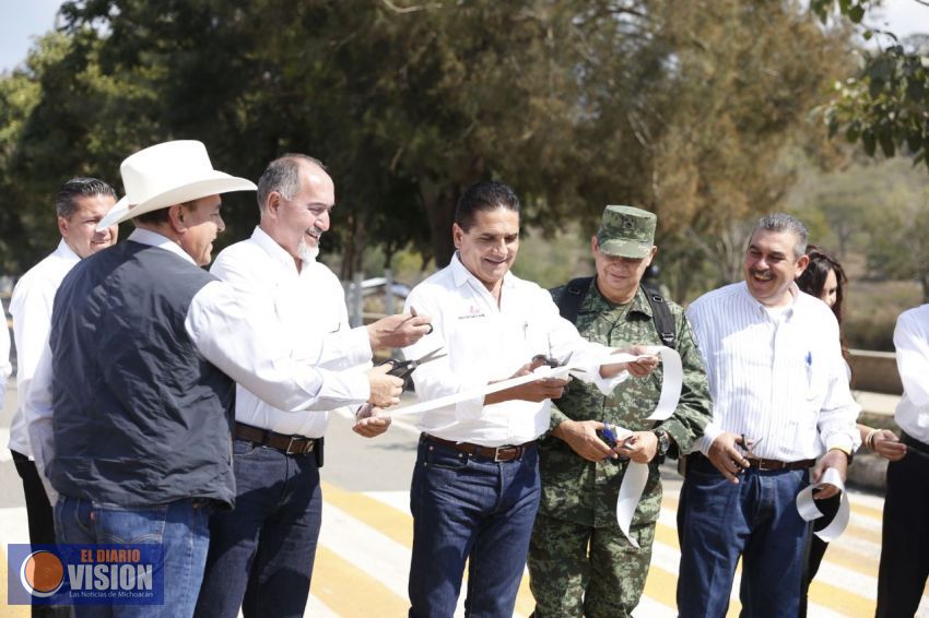Inaugura Gobernador casualidad en Coalcomán