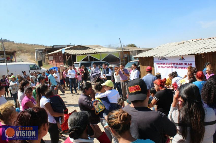 Entrega Sedesoh apoyos por temporada invernal 