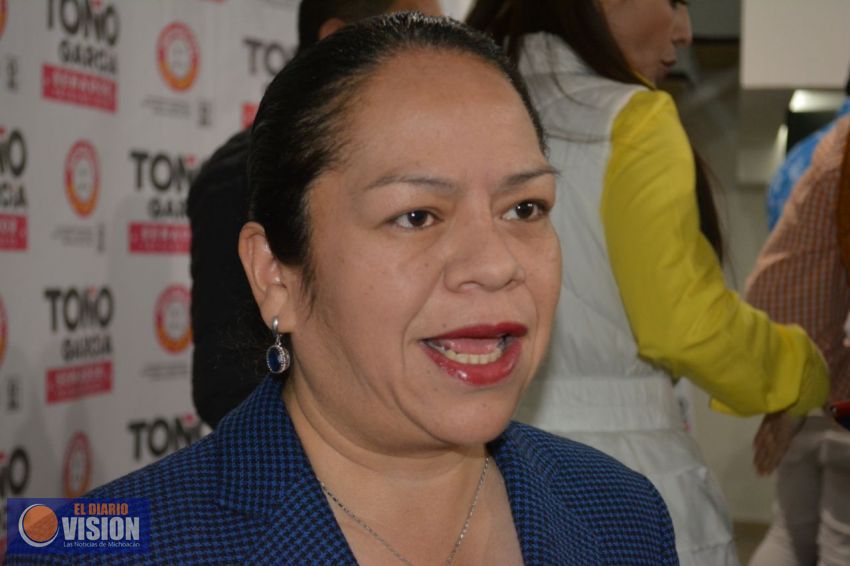Jeovana Alcántar continúa reuniéndose con las bases perredistas y Consejeros nacionales 