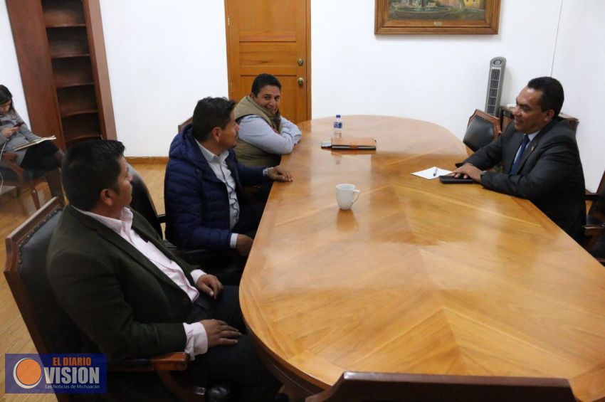 Diálogo, ruta para resolver problemáticas con los gremios: Adrián López