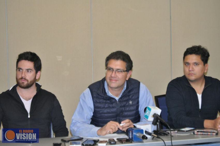 Arriba de las 867 mil firmas y 11 entidades, Ríos Piter aprieta el paso