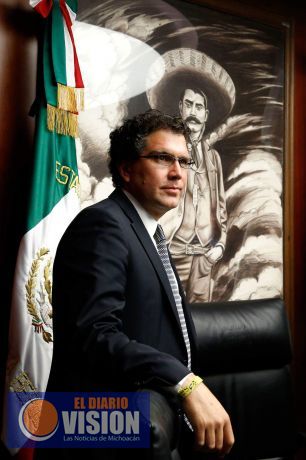 Denuncia Armando Ríos Piter tener cada día menos firmas en lista nominal validadas