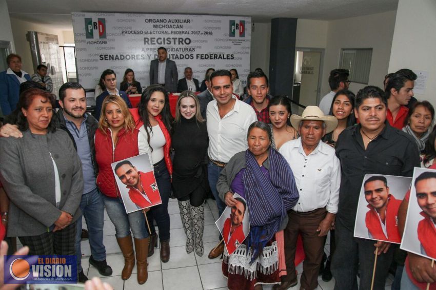 Se registró Arsenio Hernández como aspirante a diputado por el Distrito de Pátzcuaro