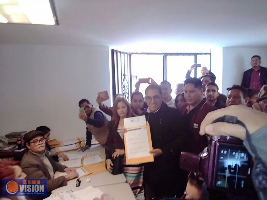 Osvaldo Ruíz Ramírez se registra como precandidato a la alcaldía de Morelia por Morena