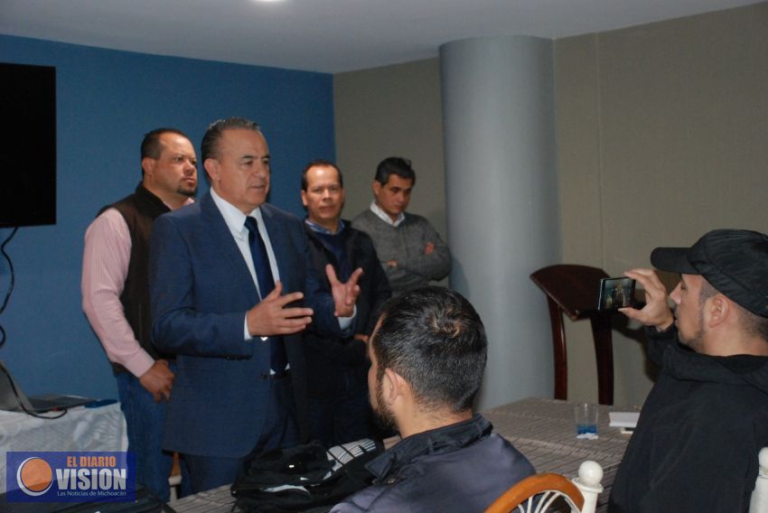 Conmina Sigala a personal de Sedrua a brindar trato cálido a campesinos