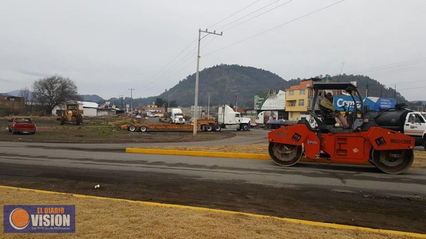 Retoman trabajos de construcción en Paracho