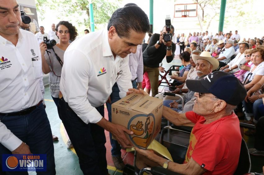 Anuncia Gobernador fortalecimiento a programas para adultas y adultos mayores 