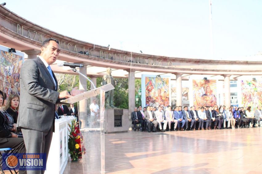 La mejor forma de honrar la Constitución es promoviendo y defendiendo sus postulados: Adrián López