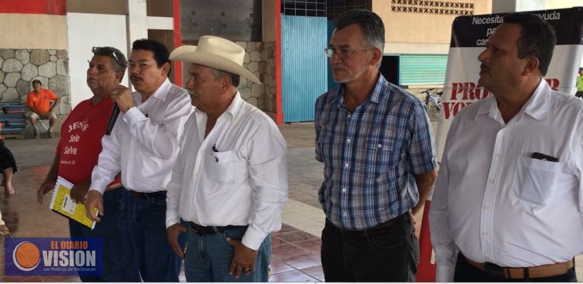 Renuncian fundadores del PRD y se van con Andrés Manuel