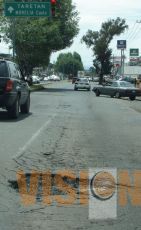 Automóviles sufren averías por baches