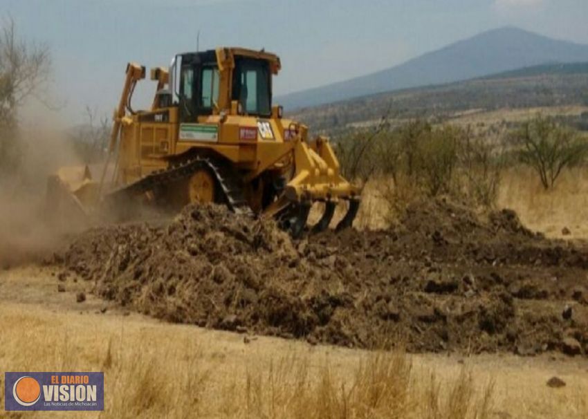 Rehabilita Sedrua 48 kilómetros de caminos rurales en Tacámbaro: Sigala