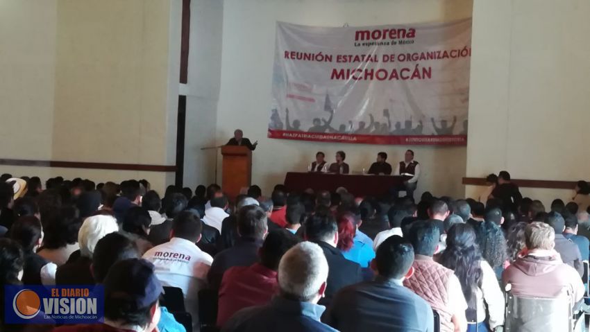 El que se acaba de añadir a Morena por un puesto, que se vaya al mercado, ahí lo consigue: AMLO 