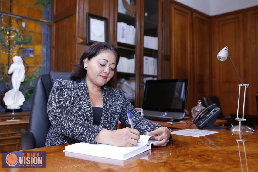 Llama Silvia Estrada al diálogo a personal sindicalizado, luego de hacer tomas