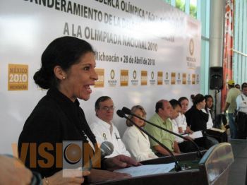 Abanderan a delegación michoacana para la Olimpiada Nacional