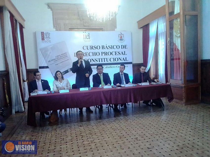 Presentan el libro 