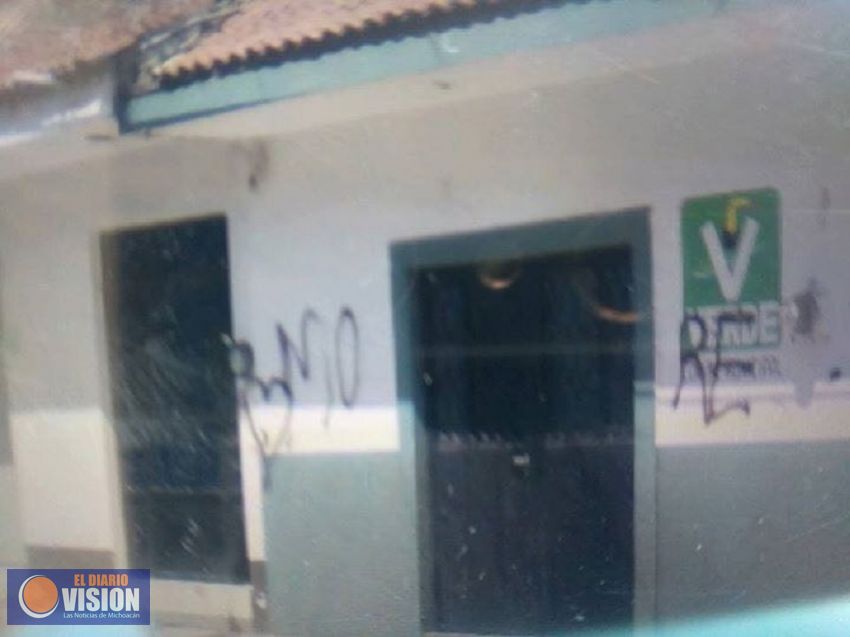 Morena vandaliza en Cotija sedes partidarias, automóviles y domicilios particulares