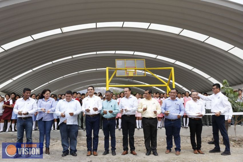  Inaugura Gobernador obras en Aquila