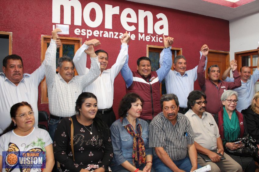Renuncian perredistas de Zacapu para sumarse a Morena