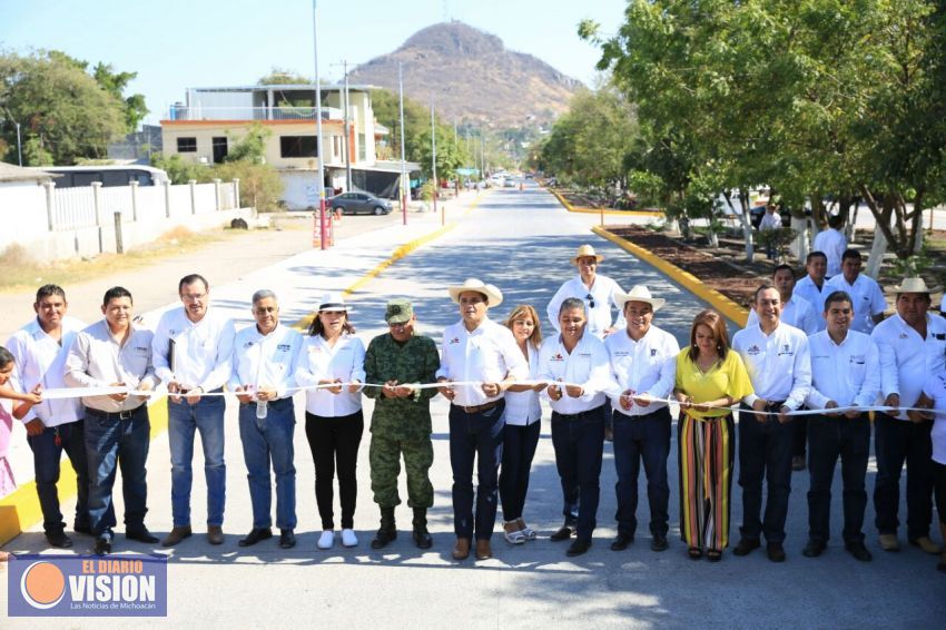 Continúa inversión histórica en Parácuaro; entrega Gobernador vialidad en Antúnez