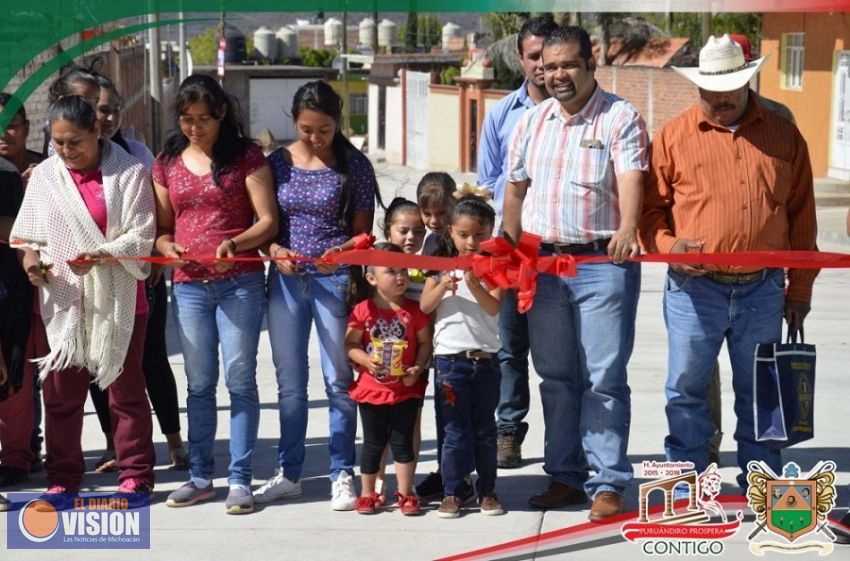 Presidente municipal de Puruándiro inaugura pavimentación en la comunidad de Santa Clara