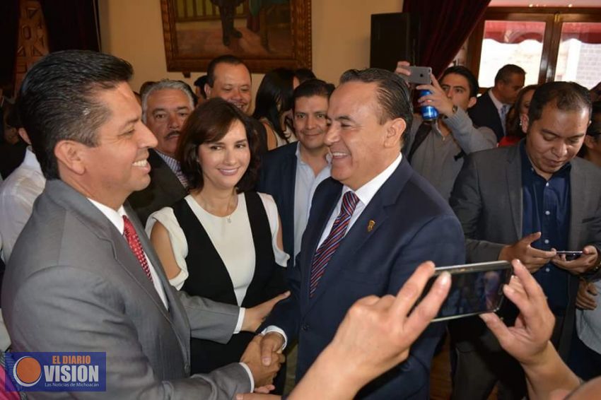 Celebra Toño García relevos en Gobierno de Michoacán
