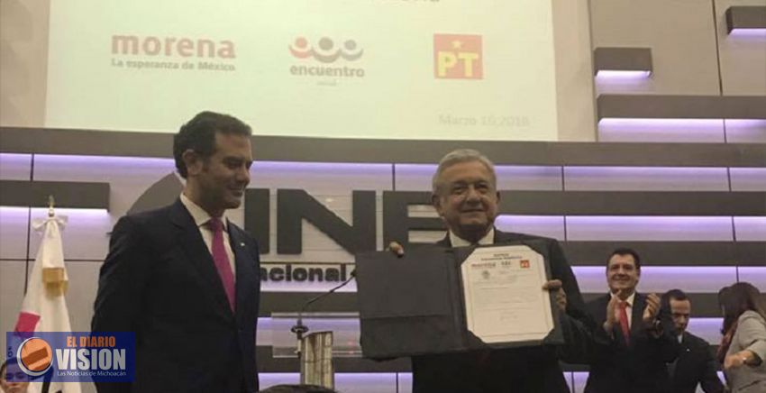 AMLO solicita registro en el INE