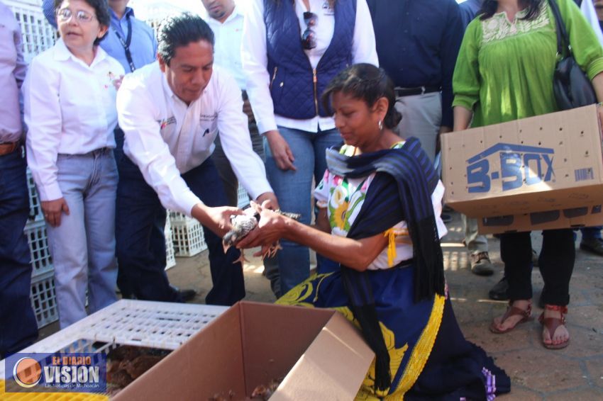 Entrega Sedrua 545 paquetes de Sí Produzco en Pátzcuaro y Tzintzuntzan