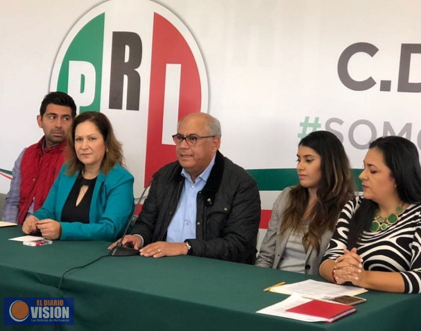 Renuncia Salvador Galván al PRI en Morelia 