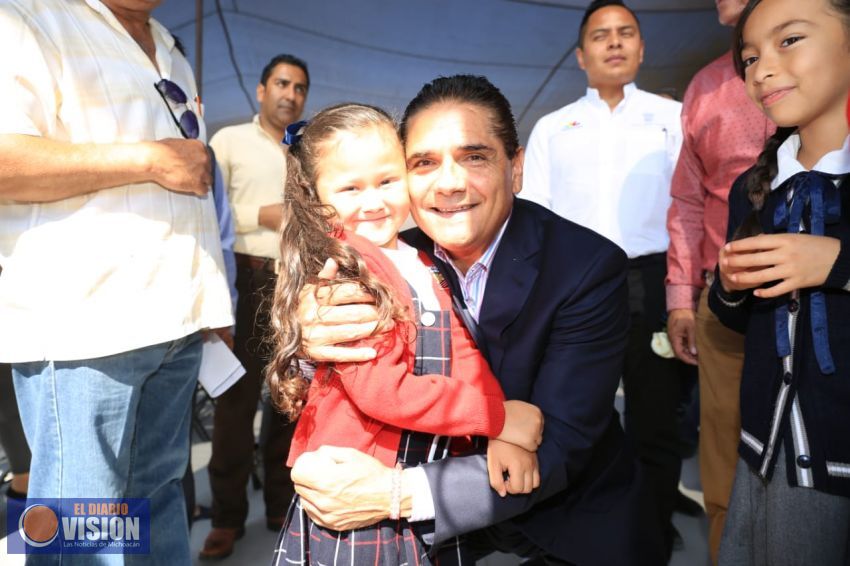 Avanza erradicación de aulas de palitos; entrega Gobernador obras en la Nueva Aldea ll