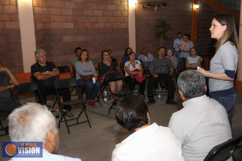 Daniela de los Santos escucha a transportistas y profesores de Morelia